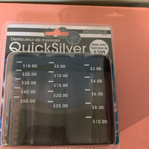 NWOT Quicksilver Coin Dispenser - Picture 4 of 4